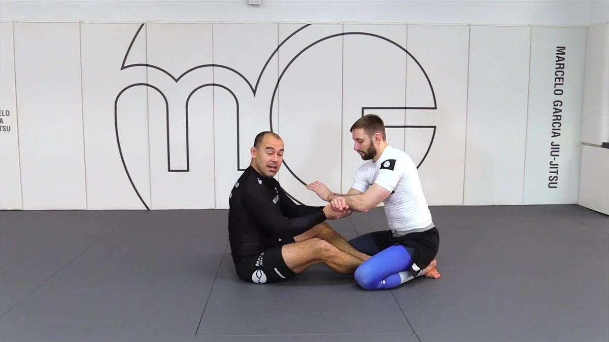 2 on 1 Control No Gi by Marcelo Garcia - Image 4