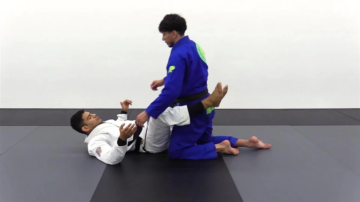 Aggressive Closed Guard by Johnny Tama - Image 4