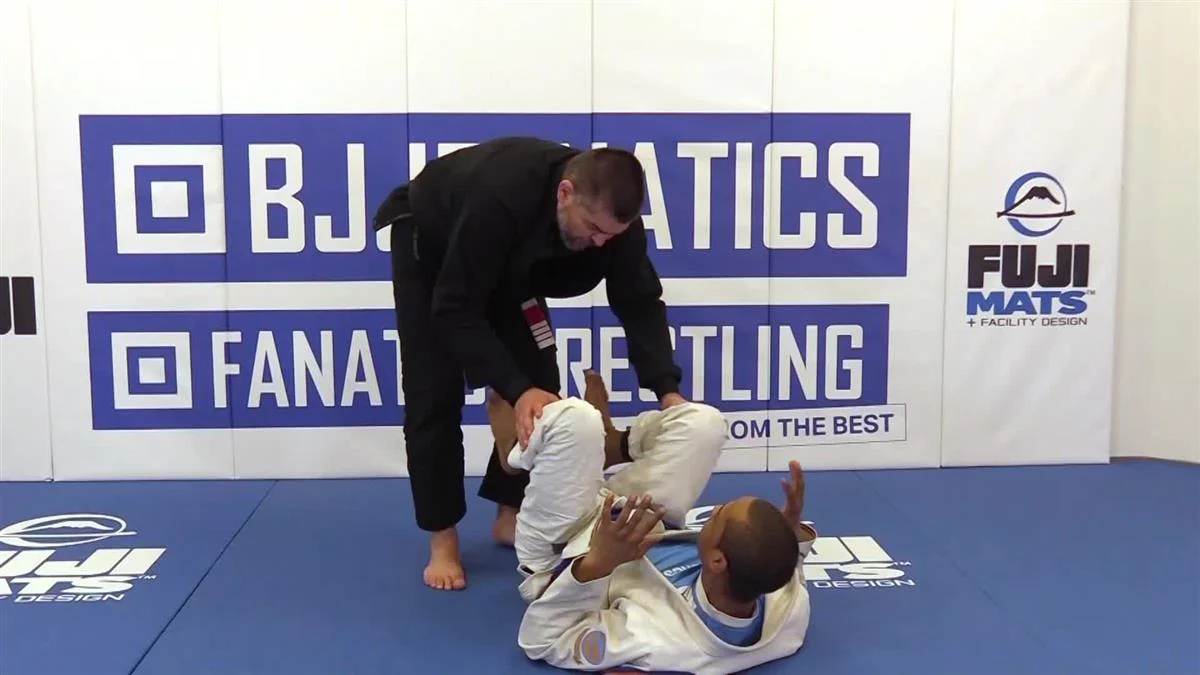 Be a Hammer Smash The Knees: Folding Pass by Thomas Rozdzynski - Image 4
