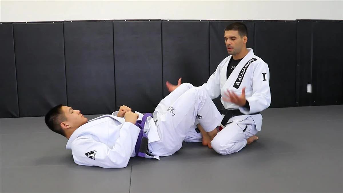 Beyond The Basics: Pressure Passing The Folder Pass by Thomas Lisboa - Image 4