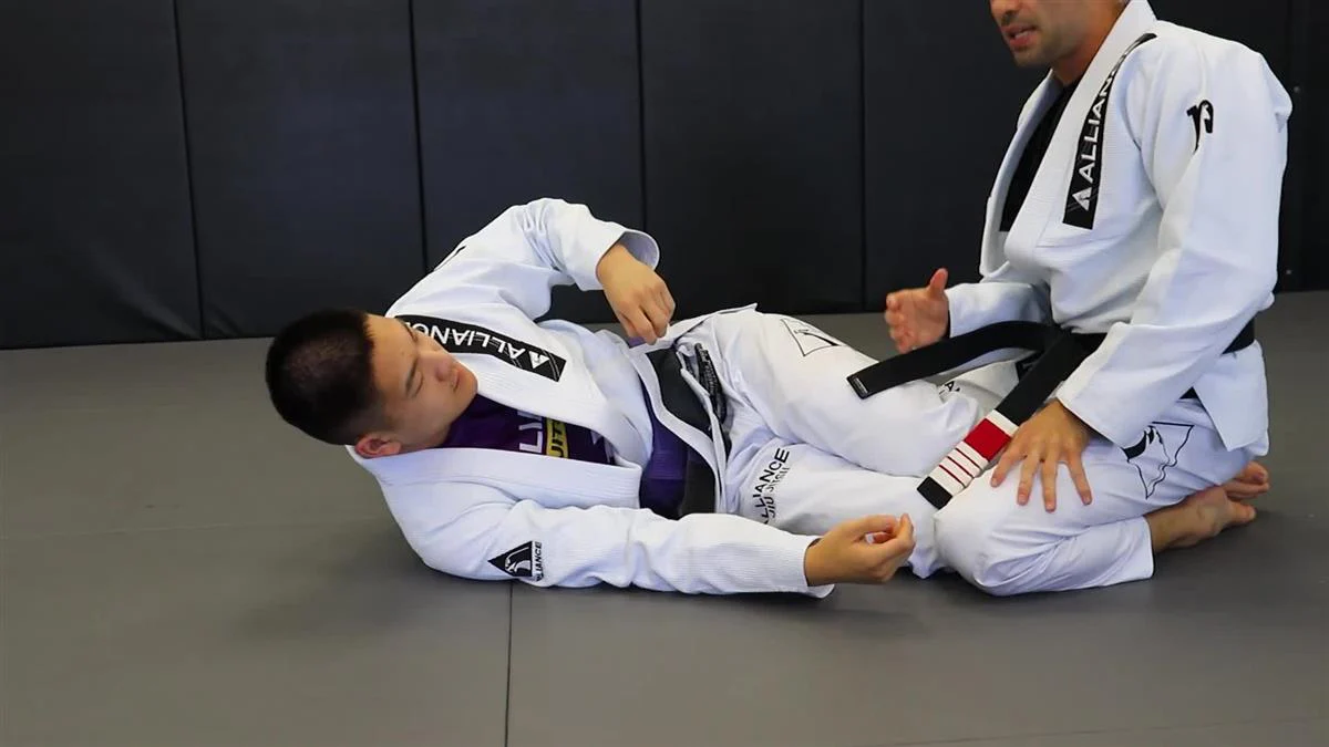 Beyond The Basics: Pressure Passing The Folder Pass by Thomas Lisboa - Image 5