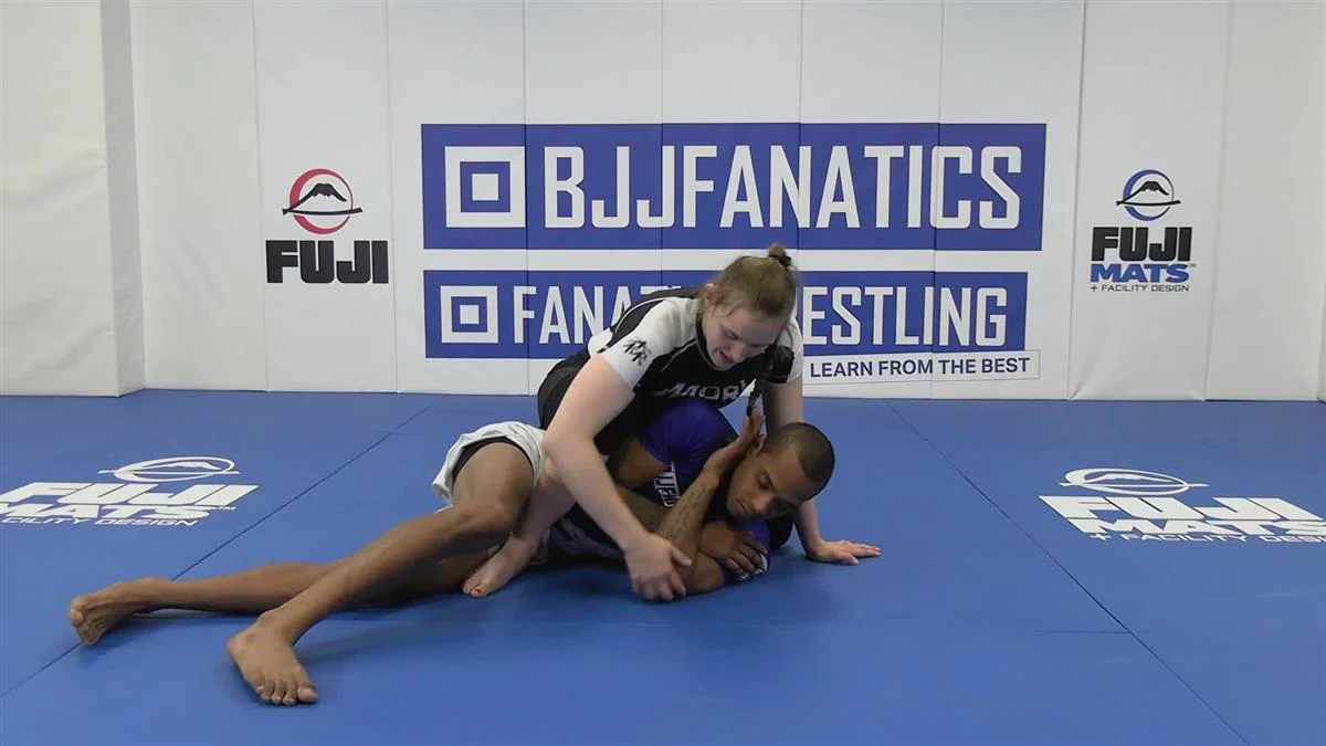 Dynamic Knee Slice Passing No Gi by Amy Campo - Image 4