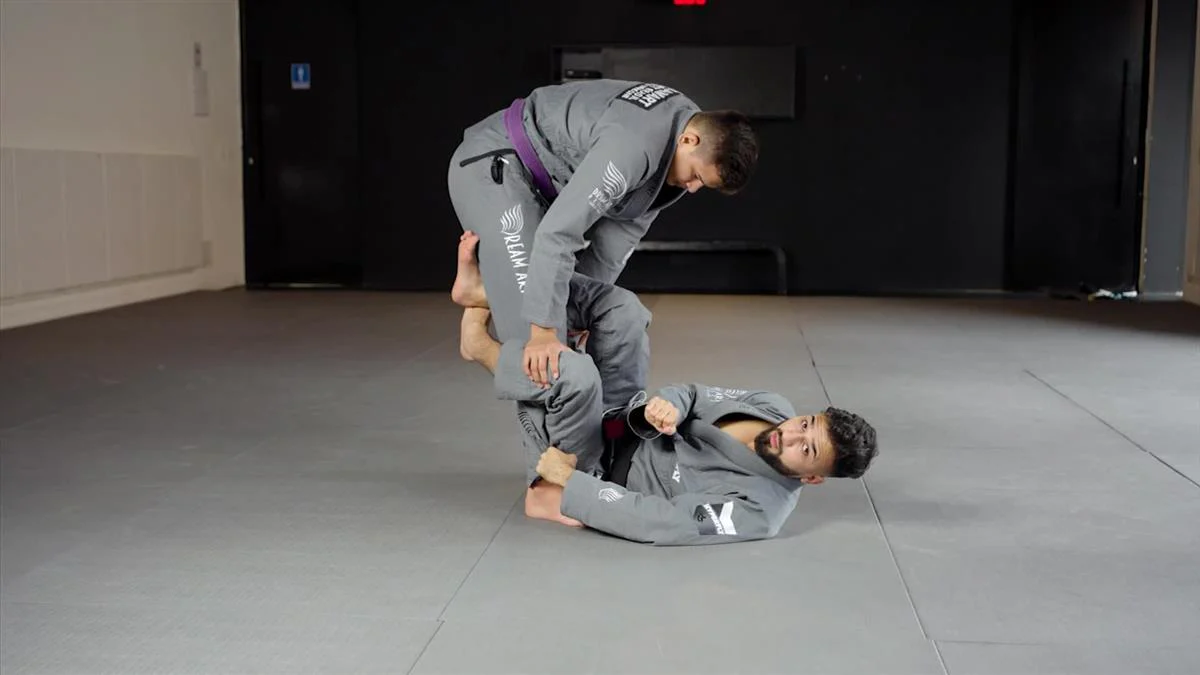 Champions Method: Guard by Gabriel Figueiro - Image 5