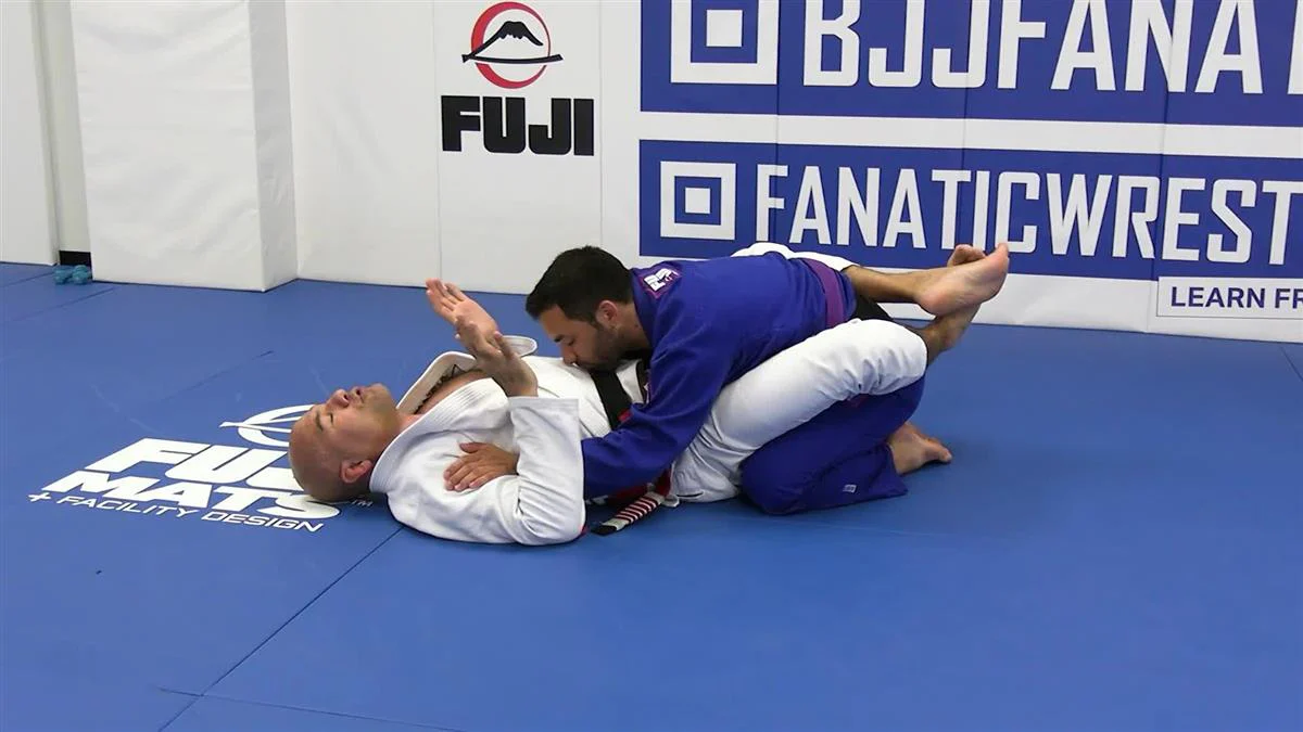Coral Belt Concepts: Closed Guard by Fabio Gurgel - Image 4