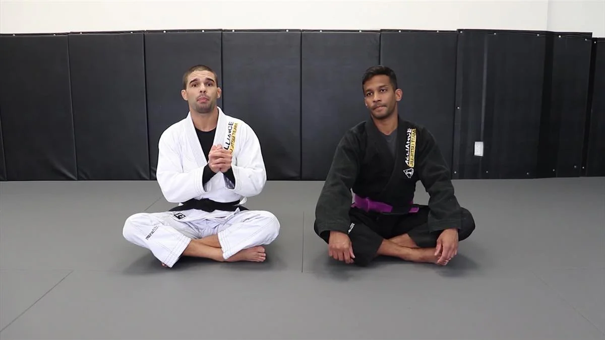 Cross Sleeve Grip Guard Beyond The Basics by Thomas Lisboa - Image 4