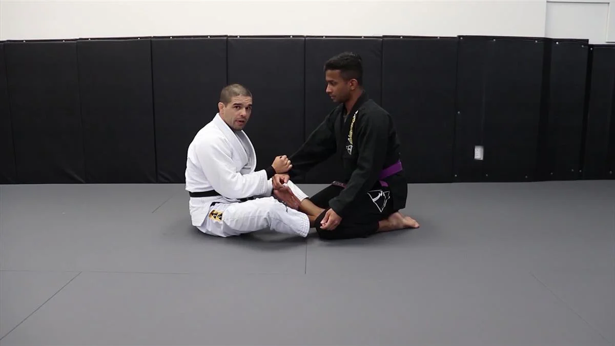Cross Sleeve Grip Guard Beyond The Basics by Thomas Lisboa - Image 5