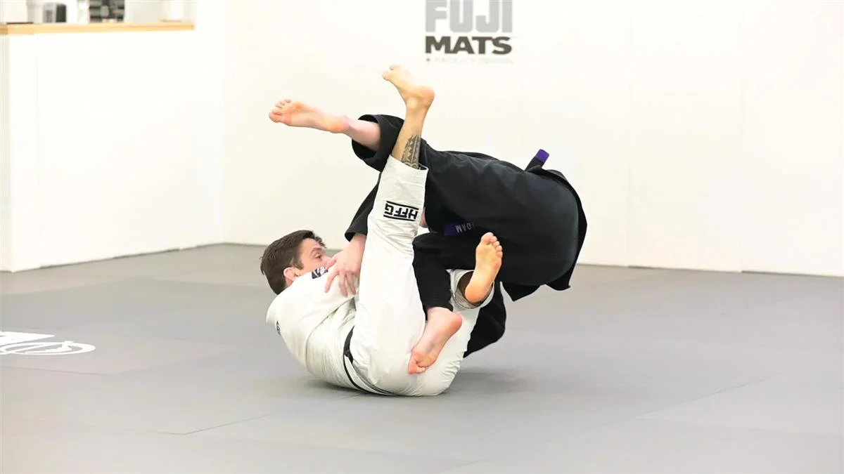 De La X: Sweeps, Back Takes and Submissions by Felipe Simplicio - Image 3