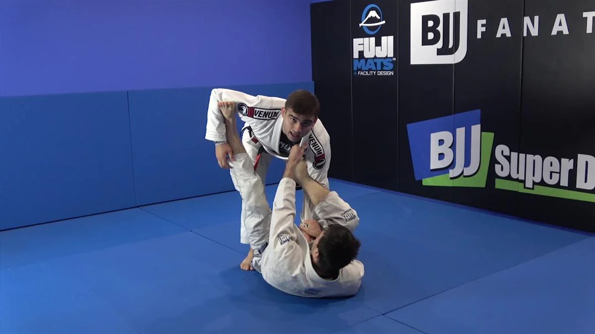 Destroying The Lasso guard by Gustavo Batista - Image 3