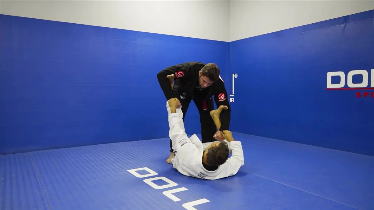 Dynamic Standing Passes by Marcus "Buchecha" Almeida - Image 4
