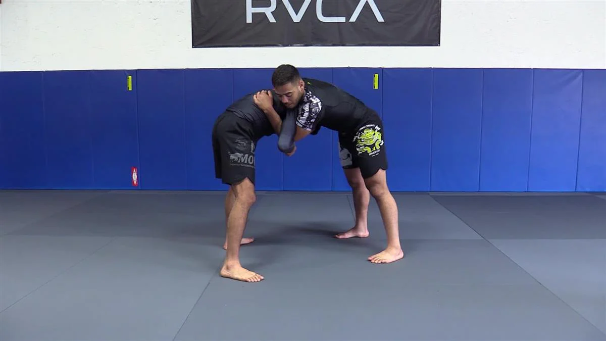 EL Monstro Front Headlock Attacks by Elder Cruz - Image 4