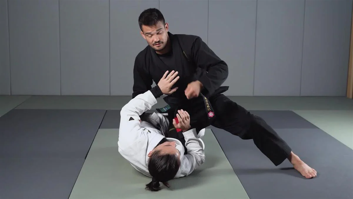 Footwork Passing vs The Supine Guard by Isaac Doederlein - Image 4