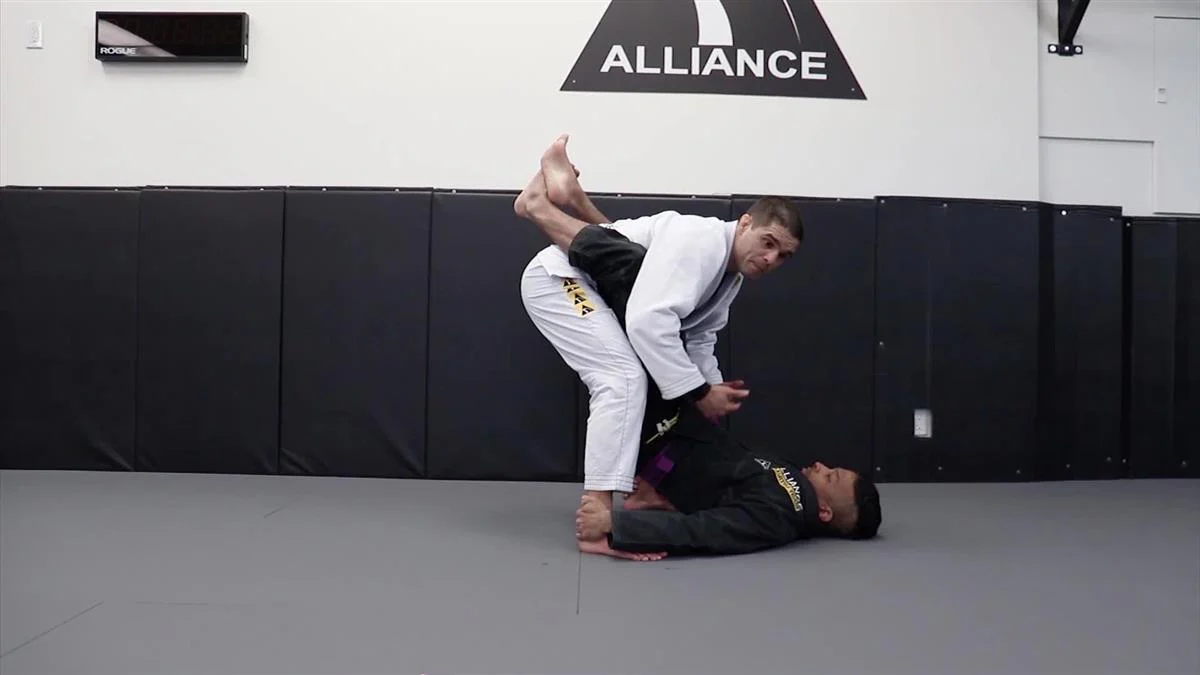Guard Passing Beyond The Basics by Thomas Lisboa - Image 4