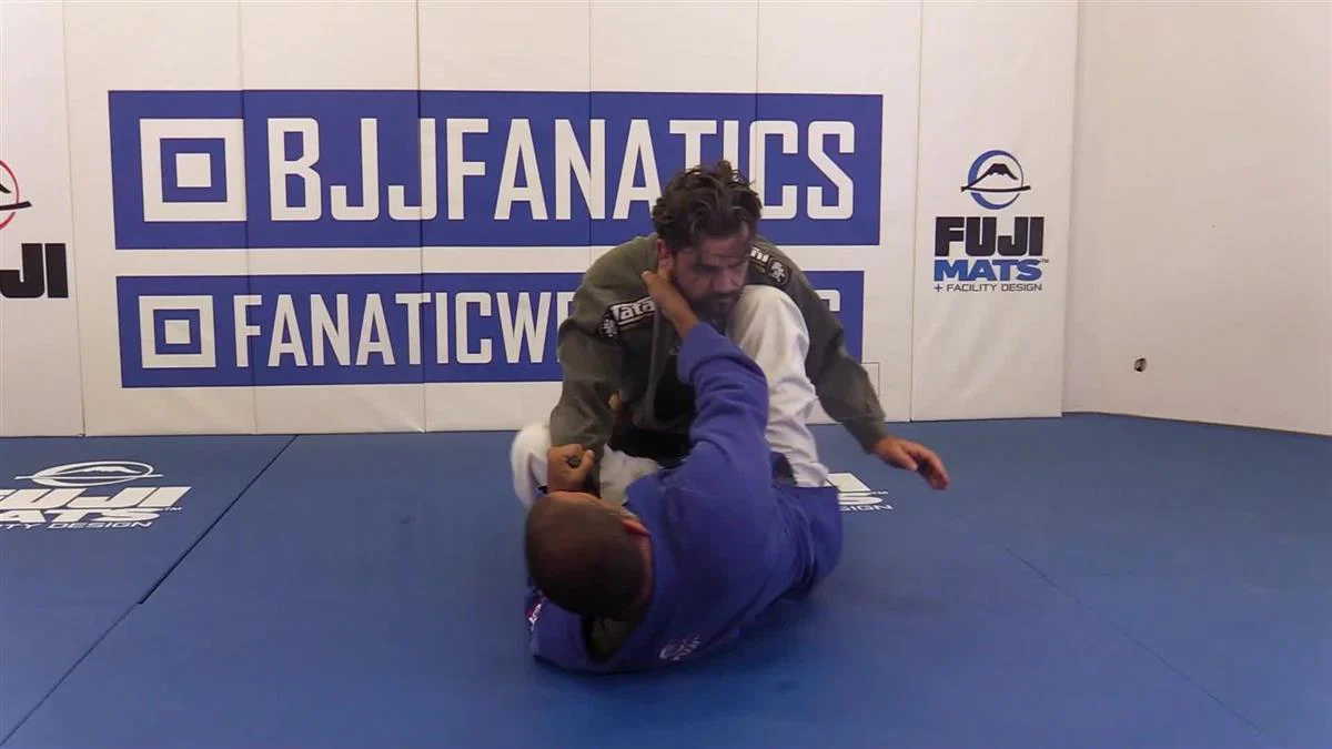Knee In The Middle Guard by Jamie Cruz - Image 4