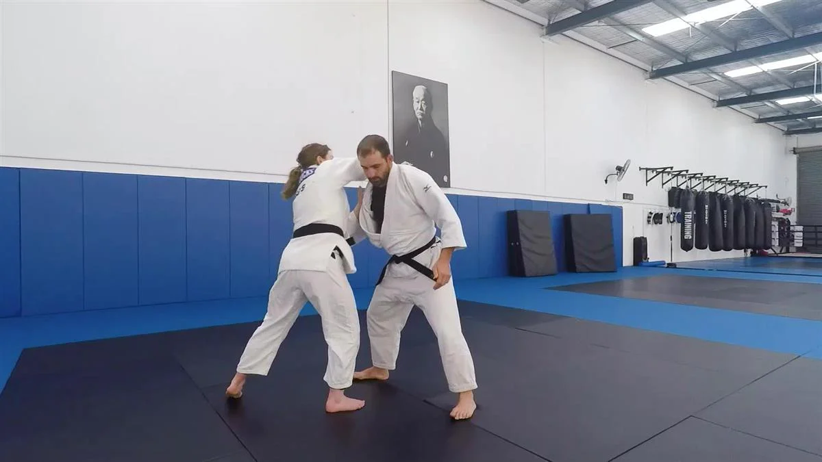 Russian Style Cross Grip by Ivo Dos Santos & Nina Maddocks - Image 5