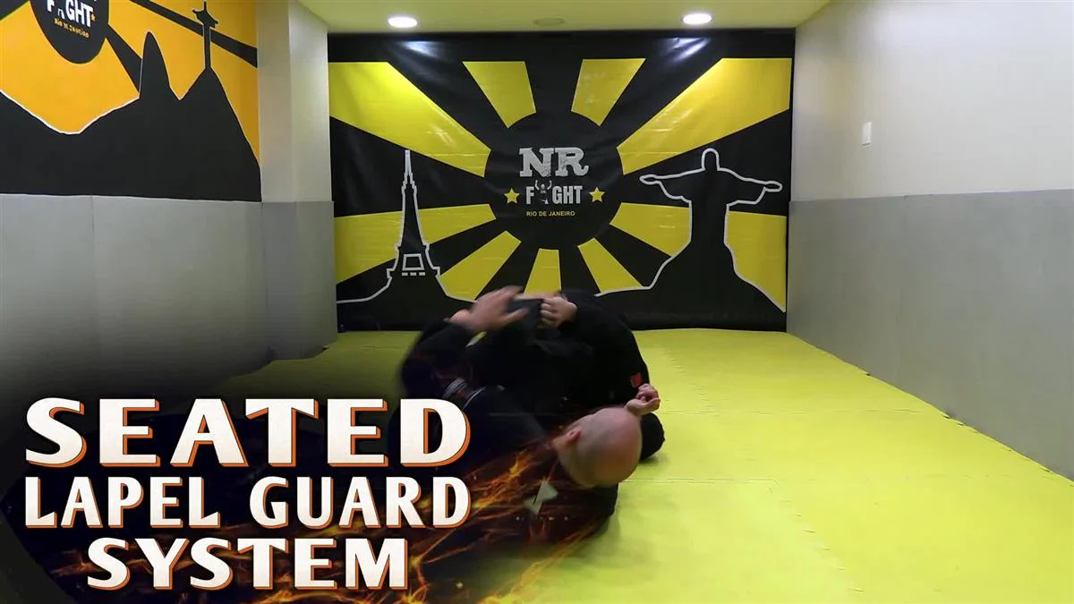 Seated Lapel Guard System by Alessandro Botelo - Image 3