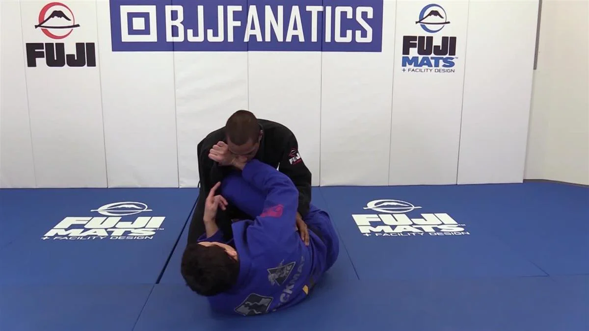 Sneaky Submission Traps From Guard by Arnaldo Maidana - Image 4