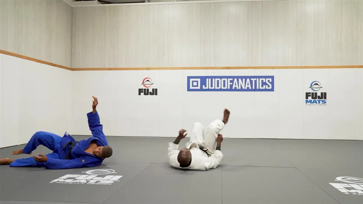 The Beauty of The Crossing and Spinning Steps To Attack by Israel Hernandez - Image 4