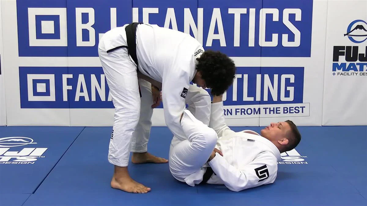 The Beginner-To-Pro Lasso Guard by Jeferson Guaresi - Image 5
