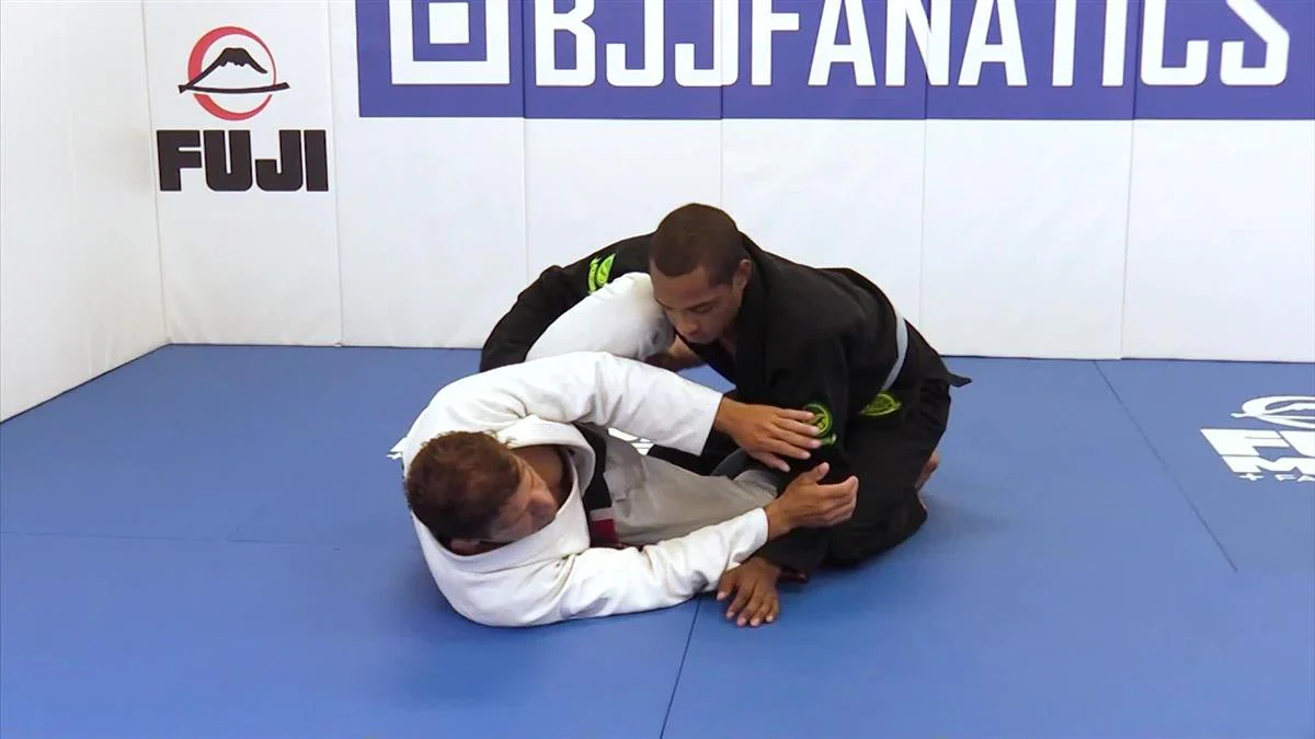 The Flat Half Guard by Jonatas Novaes - Image 4