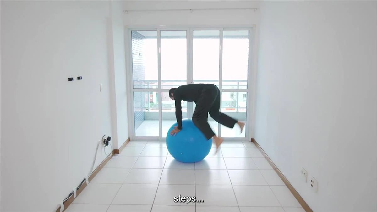 The Mobility Ball Encyclopedia volume 1: Building Basic Mobility by Humberto Silveira - Image 5