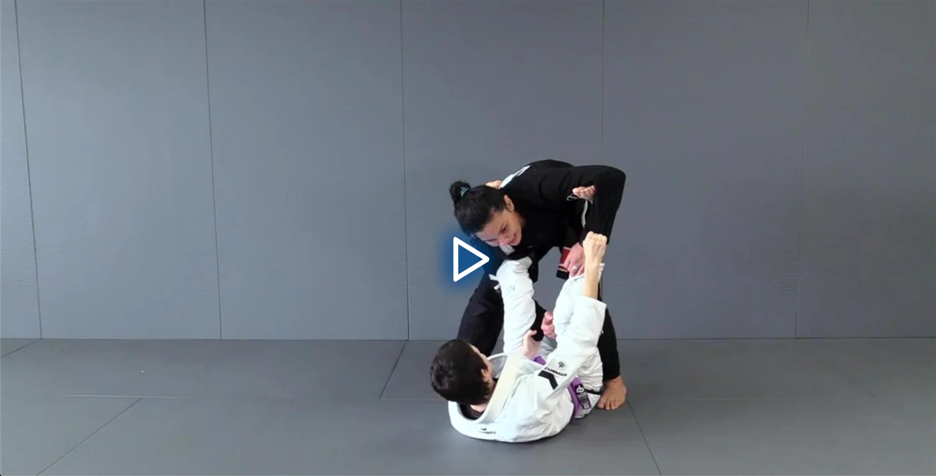 Ultimate Guard Passing by Ana Carolina Vieira - Image 4
